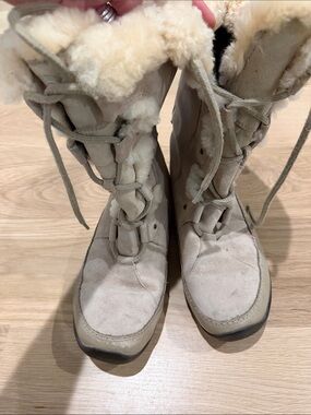 The North Face Women's Cream Suede Shearling Lace-Up Winter Boots